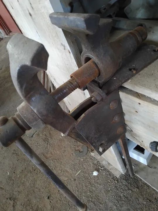 Morsa antiga Antigamente usado para aperto de peças e objetos - Foto 2