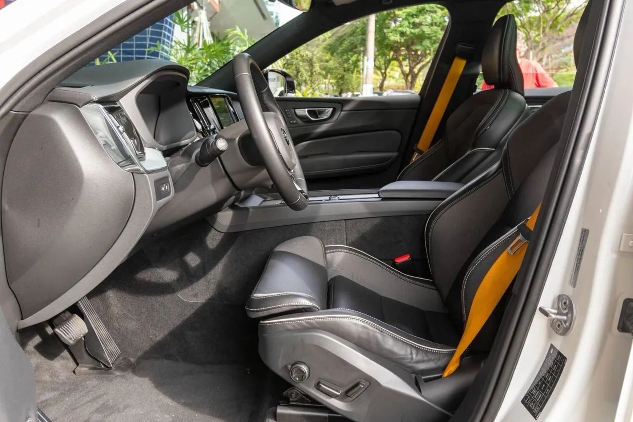 Volvo XC-60 T-8 Pol. Eng. 2.0 AWD (híbrido) 2024 - Foto 10