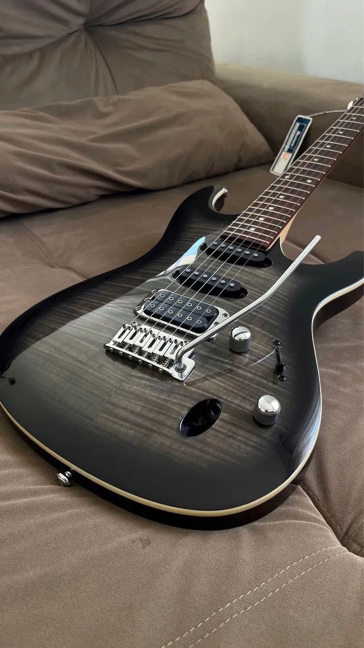 Linda Guitarra Ibanez HSS Flamed top - Foto 5