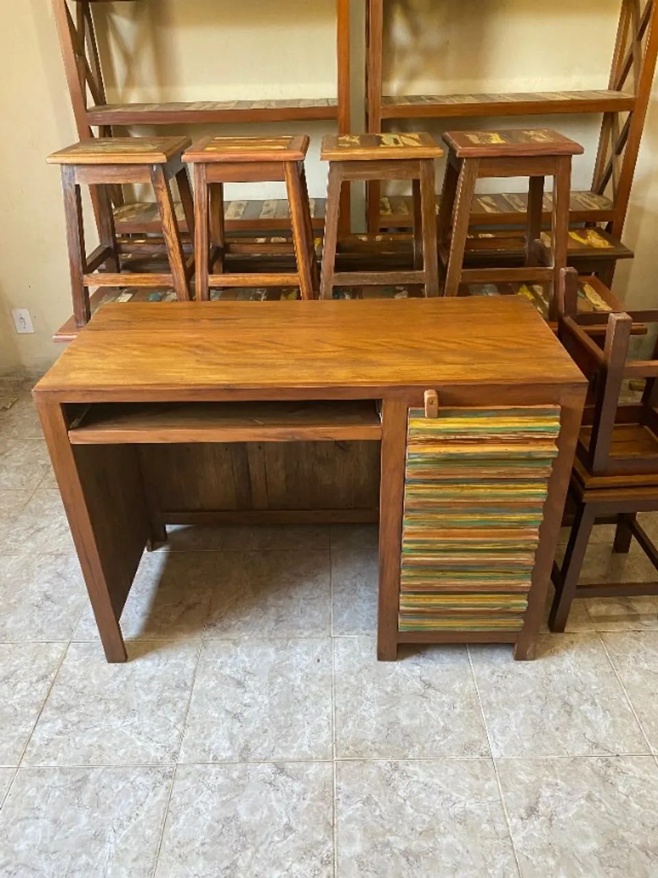 Mesa de Estudo Escrivaninha de Madeira Maciça de Demolição - Foto 2