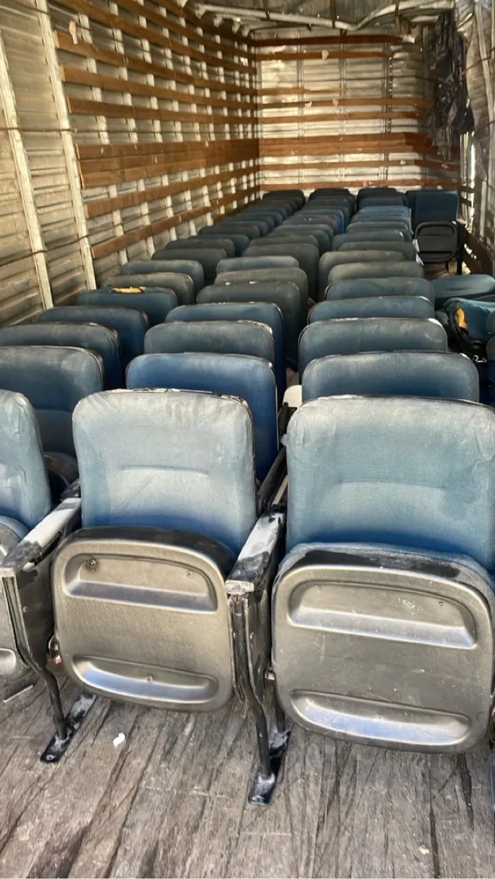 60 poltronas de auditório com prancheta para reformar 