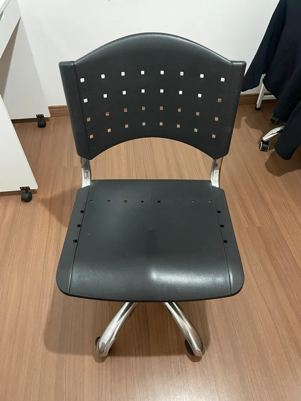 Cadeira de Escritório Ergonômica com Rodinhas