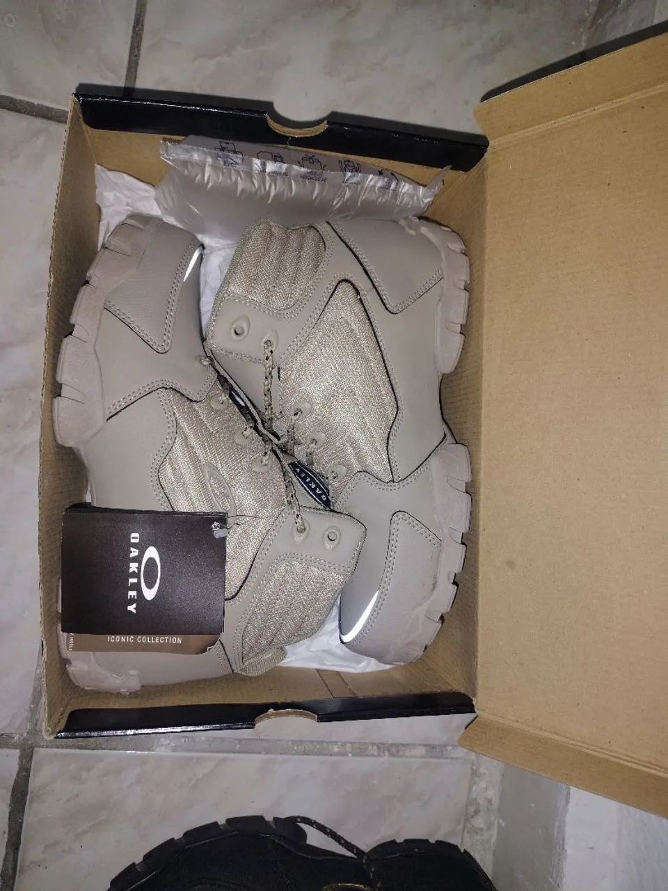 Bota Oakley Halftrack Mid II novo sem uso 42