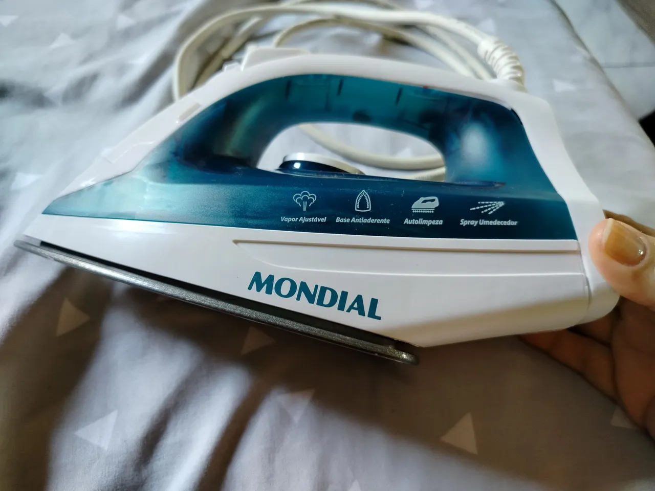 Ferro de Passar Roupa Mondial