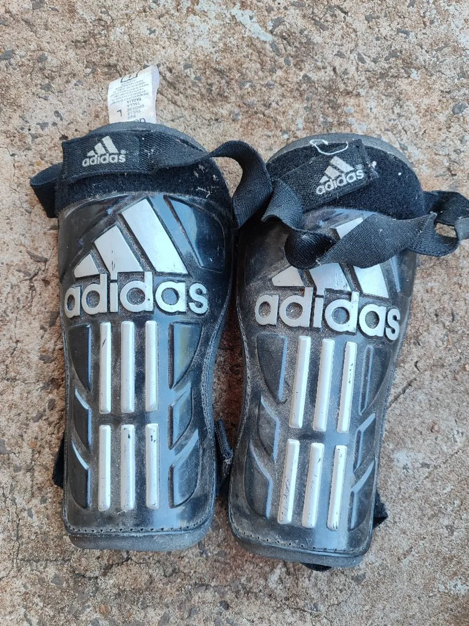 Caneleiras Adidas - Futebol