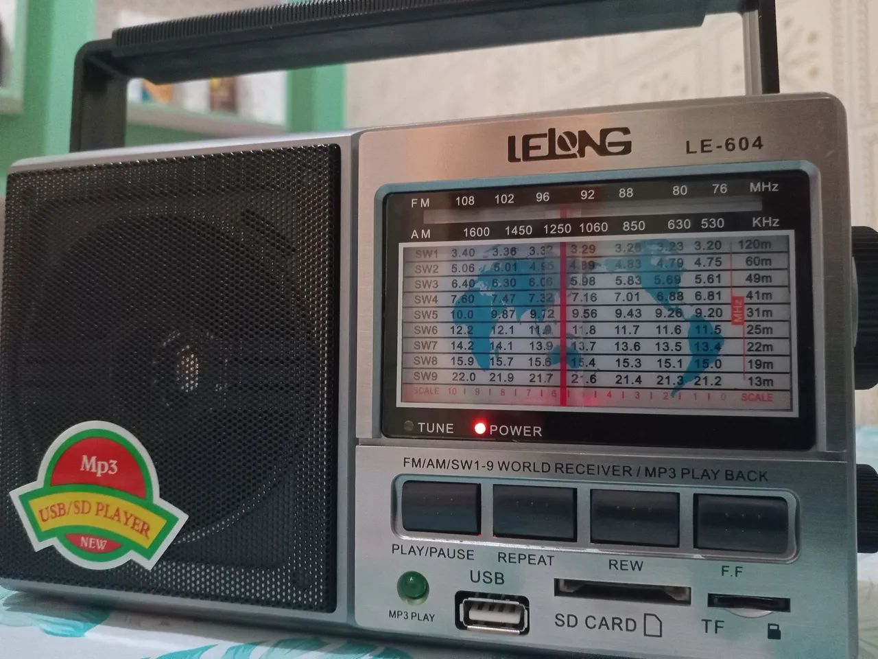 Rádio LeLong LE-604 com USB/SD Player - Foto 2