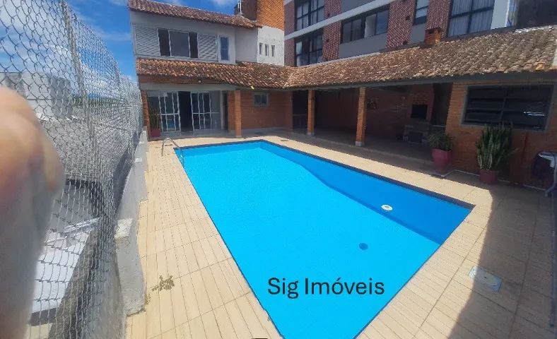 Casa grande, boa para negociar, em Coqueiros de 4 dormitórios. - Foto 2