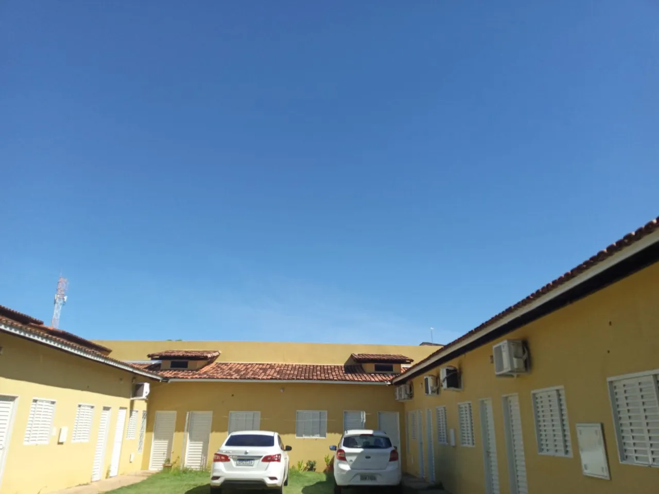 Quarto individual (para *UMA* pessoa) com banheiro