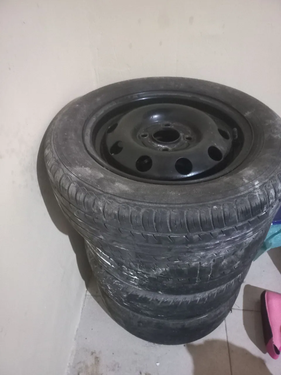 4 gentes de ferro 4 furos com peneus mais só presta 1