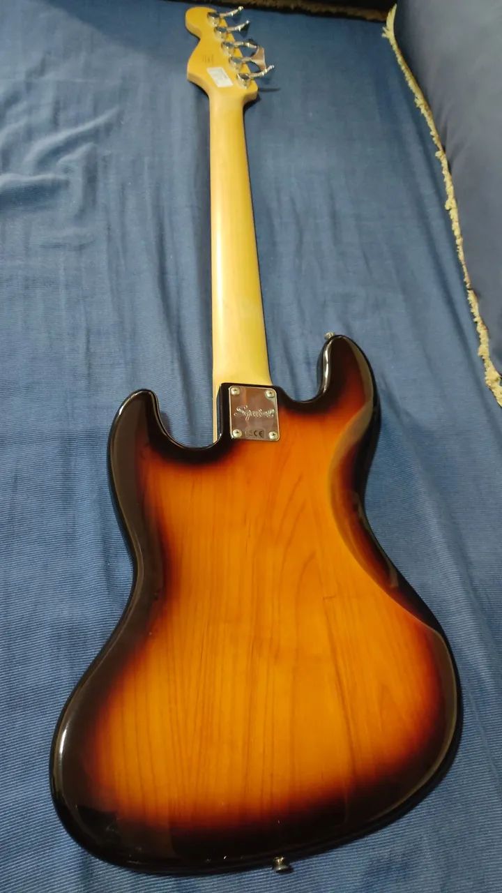 Baixo Fender Jazz Bass Squier Sunburst 5 cordas - Foto 6