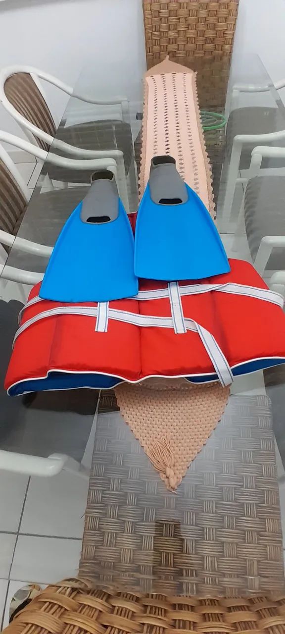 Colete salva vidas e pé de pato  - Foto 4