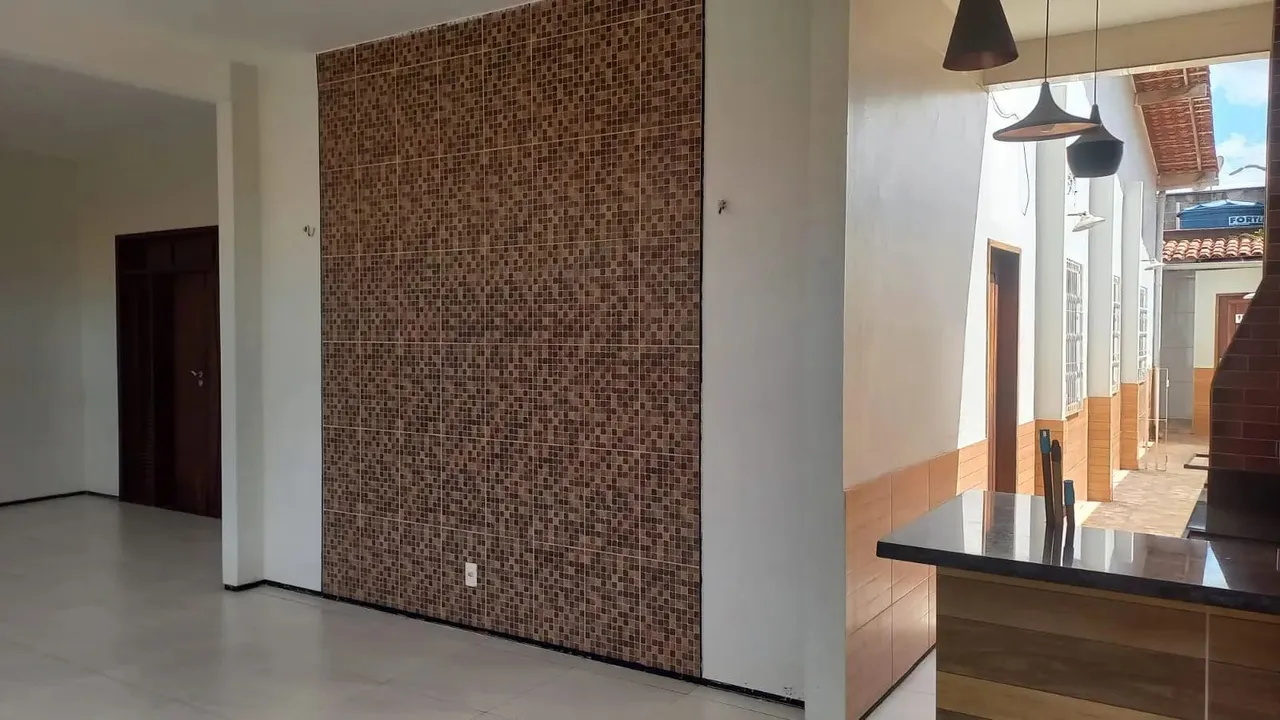 ALUGA CASA COMERCIAL na Forquilha, 04 qts. Sendo 01 suite.