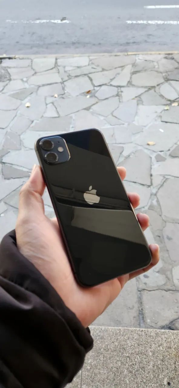 Iphone 11 64GB Face iD 100% bateria 72% valor avista 1300 valor na troca 1500 - Foto 4