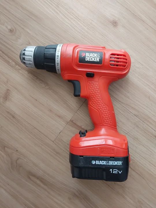 Parafusadeira/Furadeira Black & Decker 12V - Foto 2