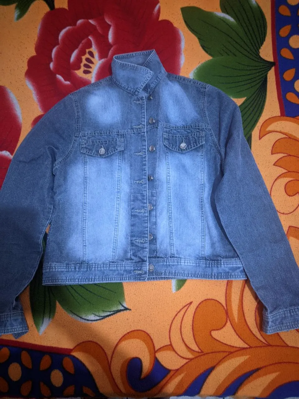 Jaqueta Jeans Clássica - Conforto e Estilo!