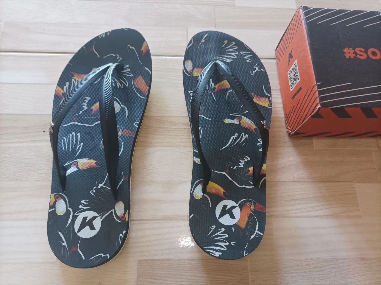 Chinelo Kenner tucanos 