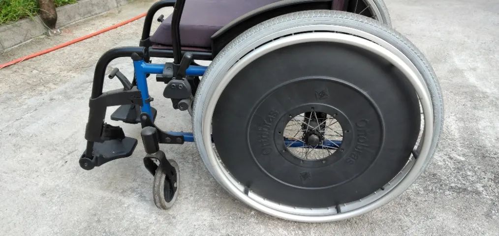  Cadeira de rodas Ortobras modelo AVD - Foto 3