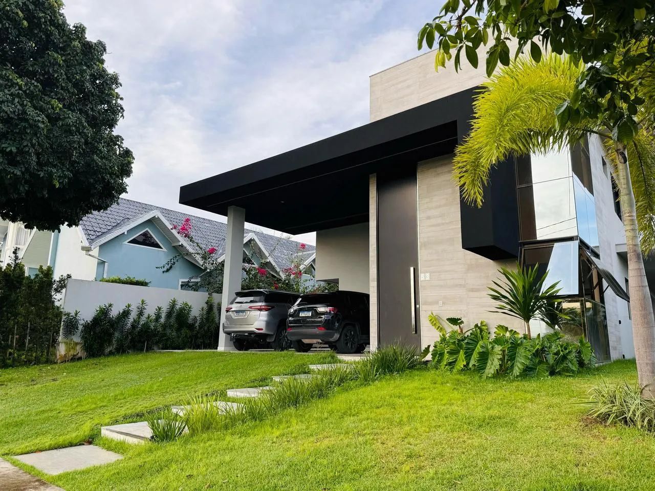 Alugar - Casa Duplex em Condomínio Fechado  - 5 Suítes - Alphaville