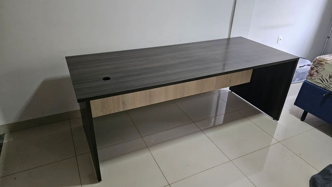 Mesa de escritório em MDF 