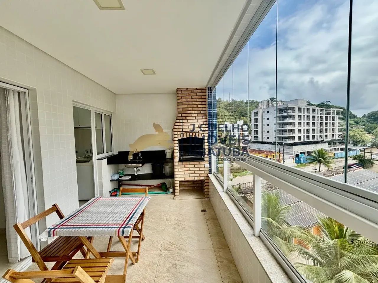 Apartamento de 2 dormitórios e varanda gourmet à venda na praia das Toninhas em Ubatuba - 