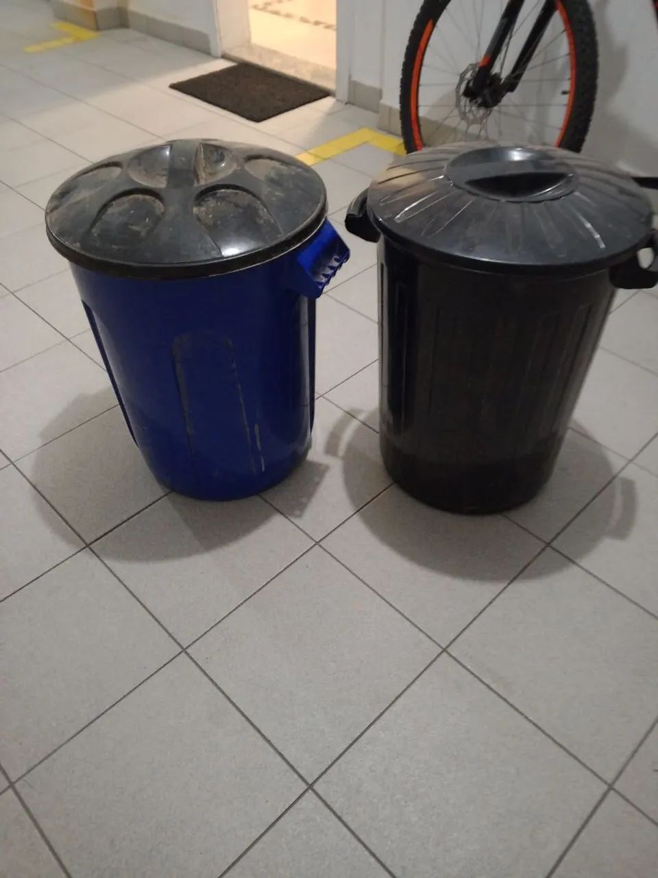 O2 Durable Plastic Trash Cans
