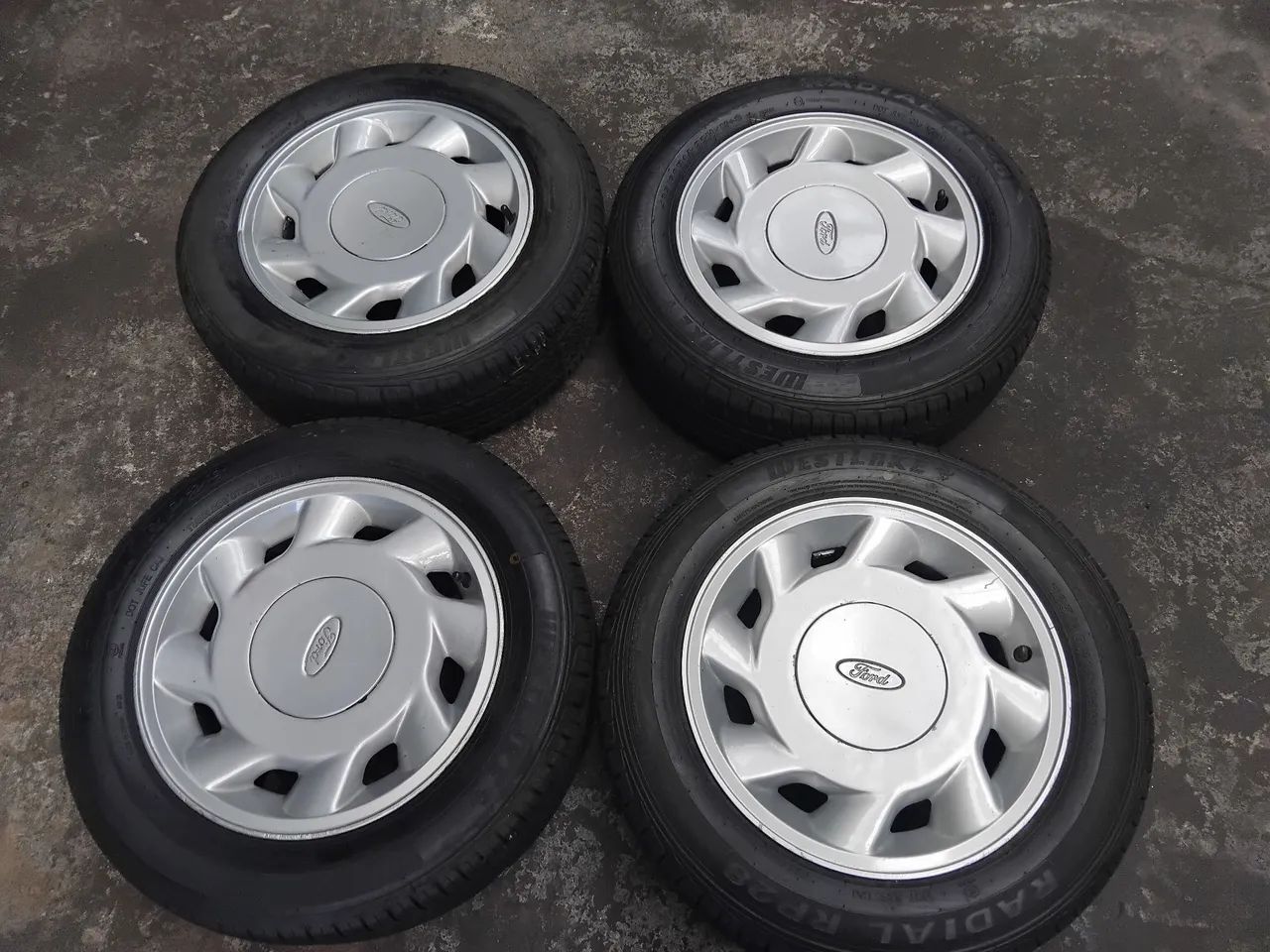 Jogo de Rodas aro 14 do escort xr3 1994 pneus novos rodas originais 