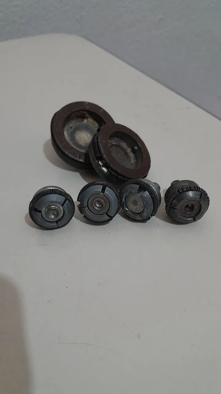 Máquina de pregar botões e rebites, semi-automática. Não coloca ilhós  - Foto 5