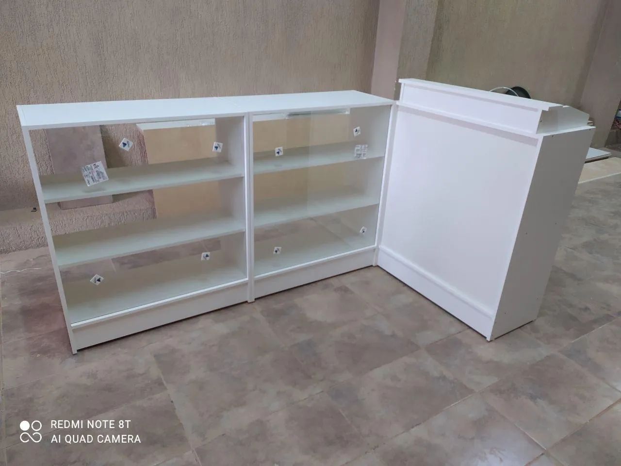 Balcão Expositor com Vidro e Prateleiras - Foto 2