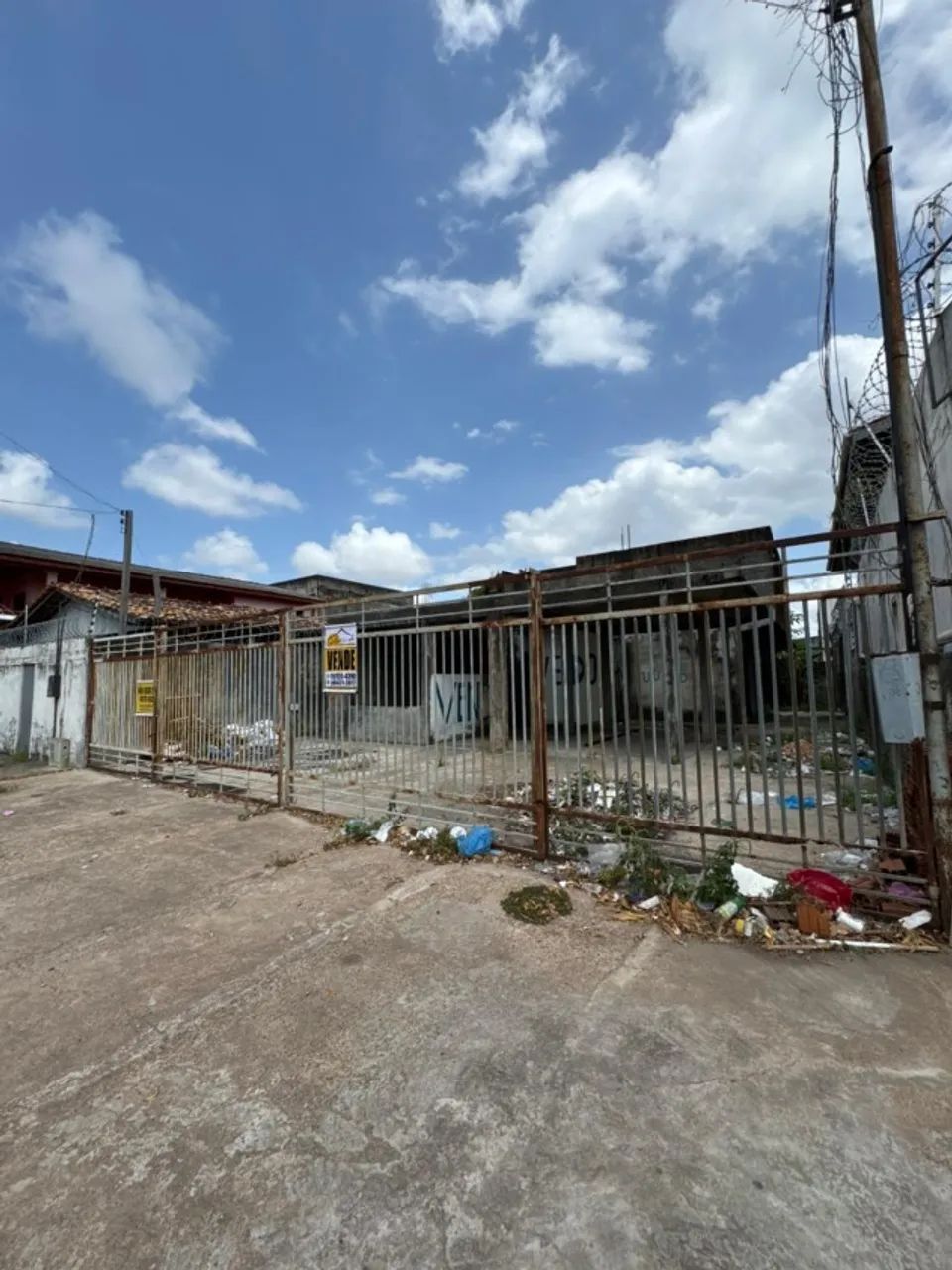 Vende-se um terreno com localização na orla de Macapá.