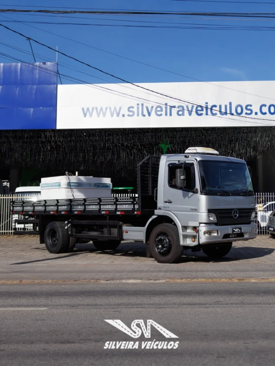 Mercedes-Benz Atego 1718 - Ano: 2008 - Carroceria