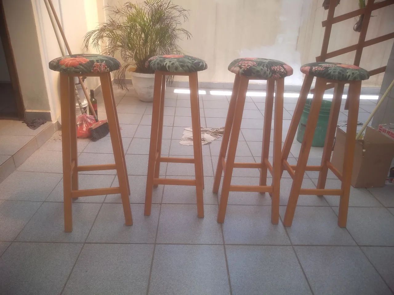  4 banquetas 