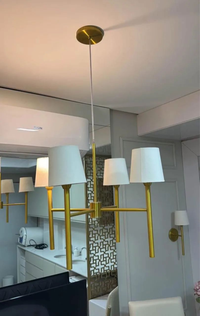Conjunto lustre e arandela dourada clássica
