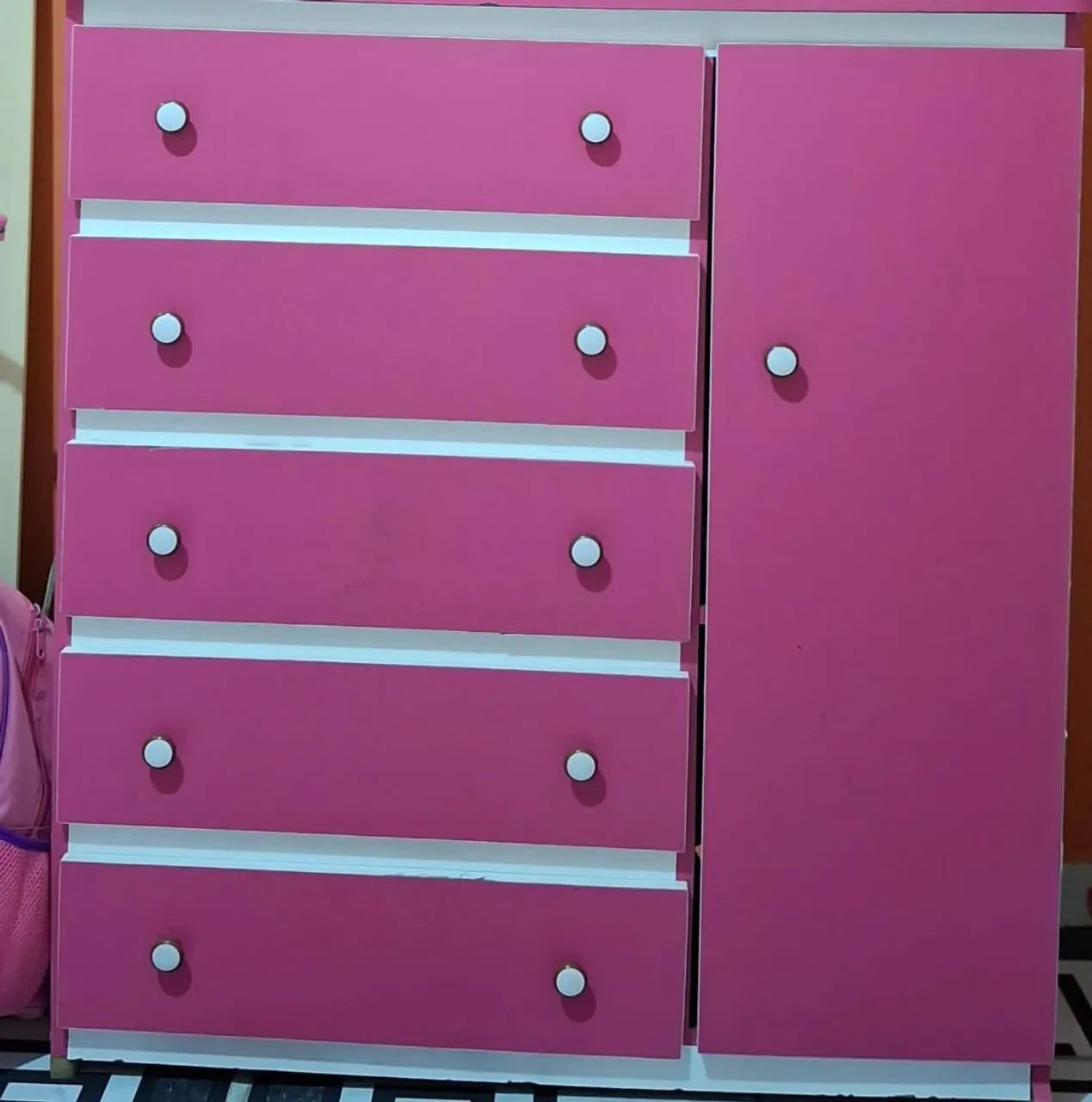 Cômoda para roupas de criança