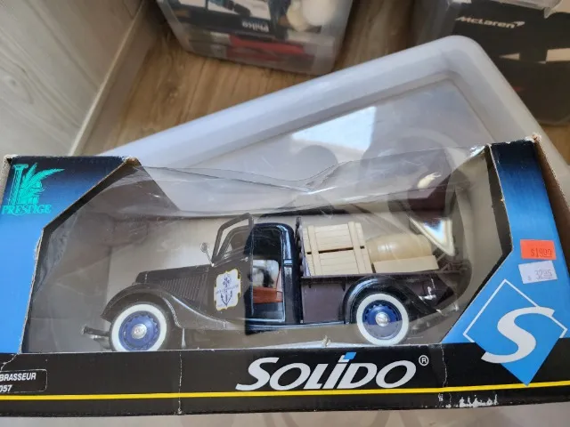 Caminhão Ford Modelo 1932 na escala 1/18