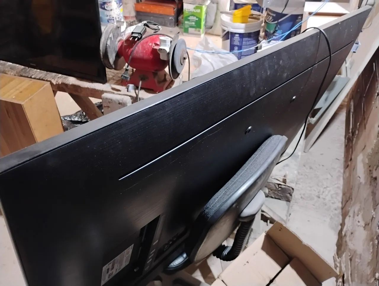 VENDO TV 54 POLEGADAS COM TELA QUEBRADA. - Foto 3