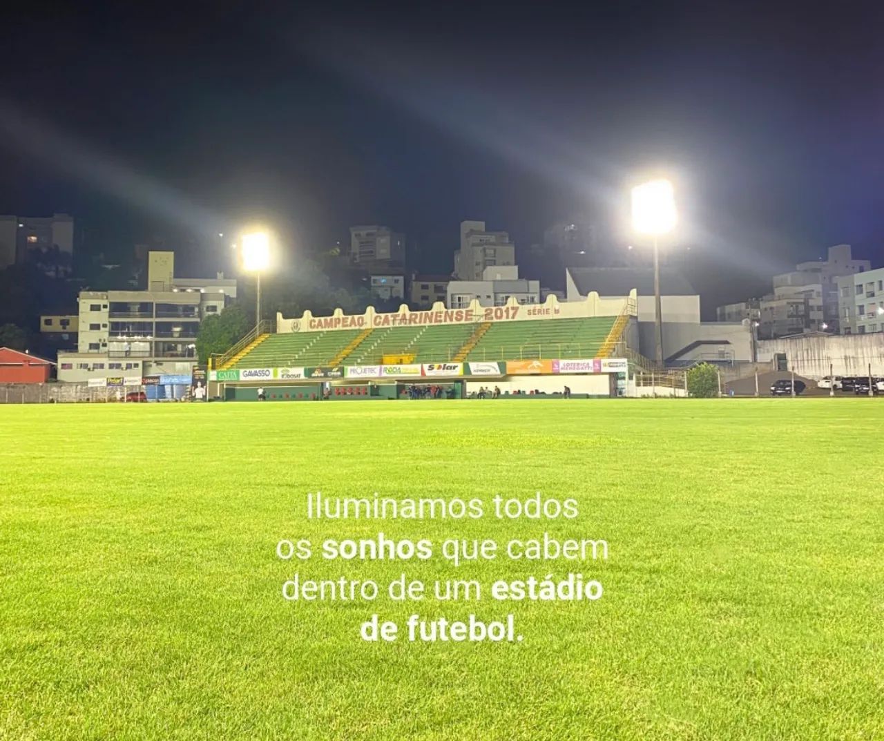 Iluminação e instalação pra campo de futebol estádio arena  - Foto 4