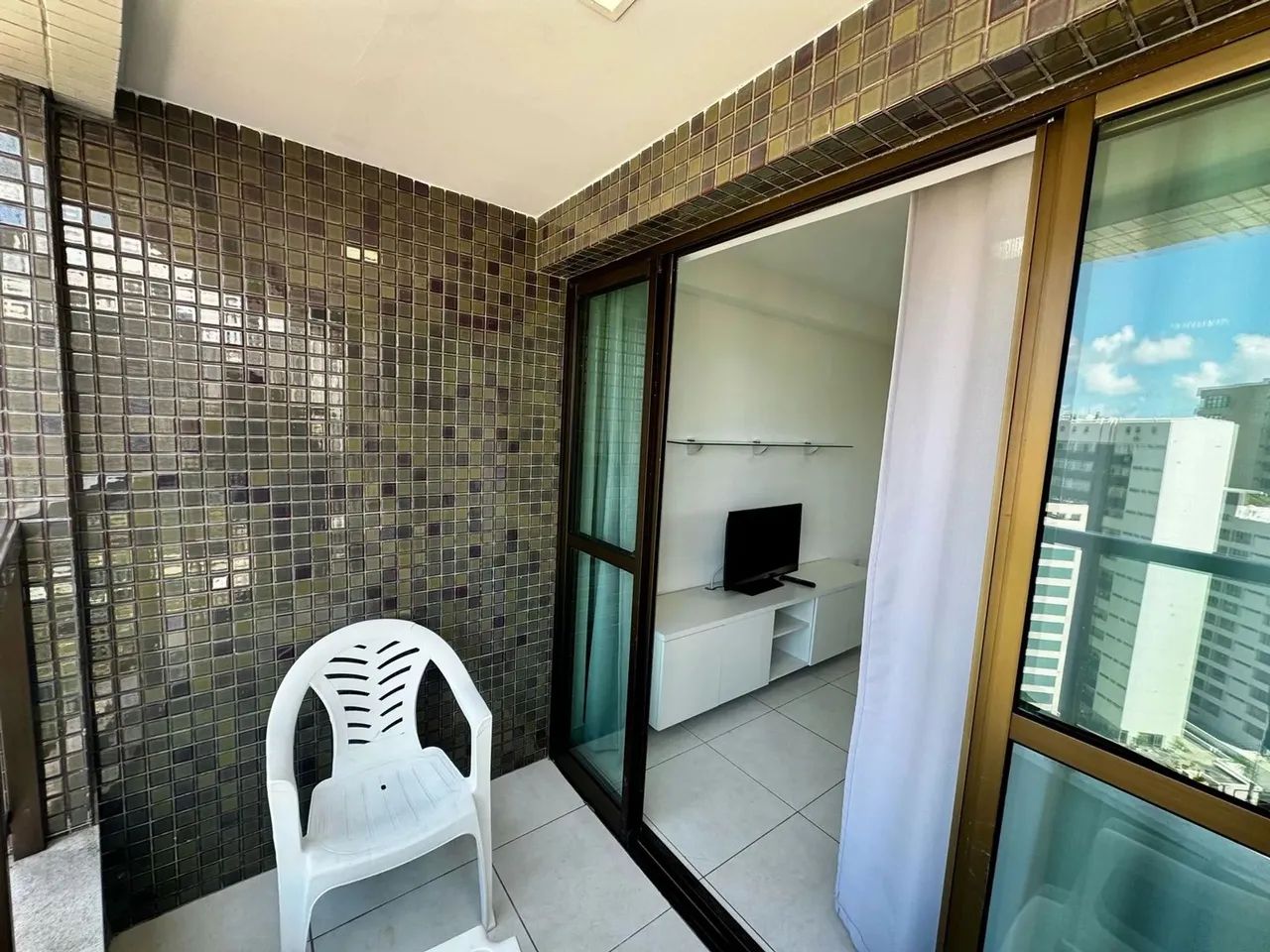 Imóvel para aluguel possui 57 metros quadrados com 2 quartos em Boa Viagem - Recife - PE - Foto 2