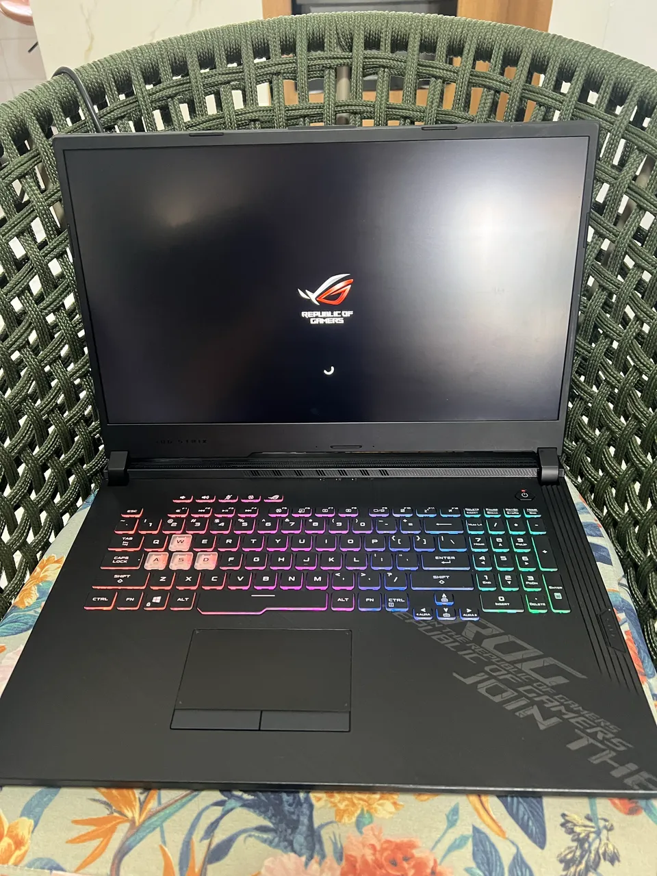 MacBook Pro 13? 2019 i5 8GB 256GB Touch Bar - Estado de Novo