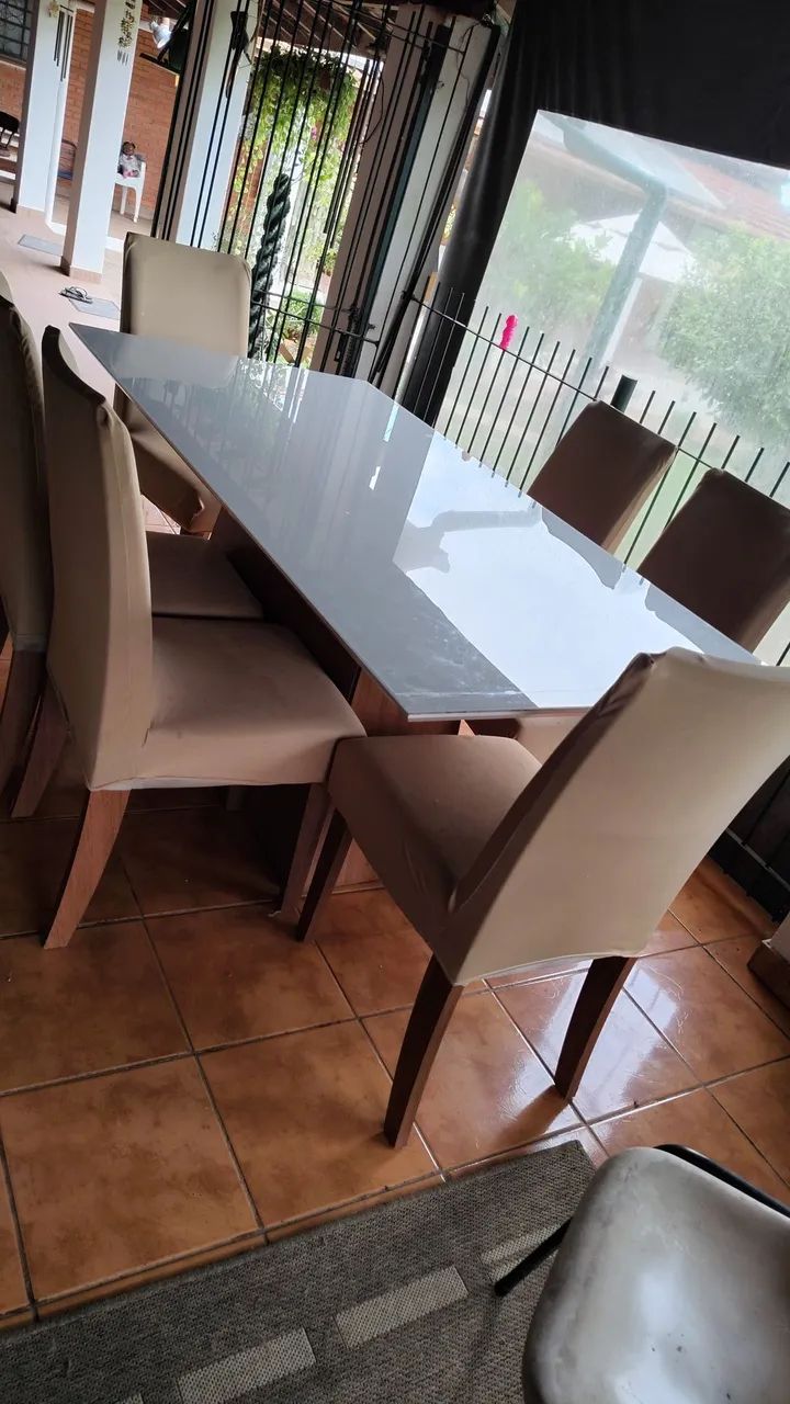 Mesa 6 lugares com cadeiras
