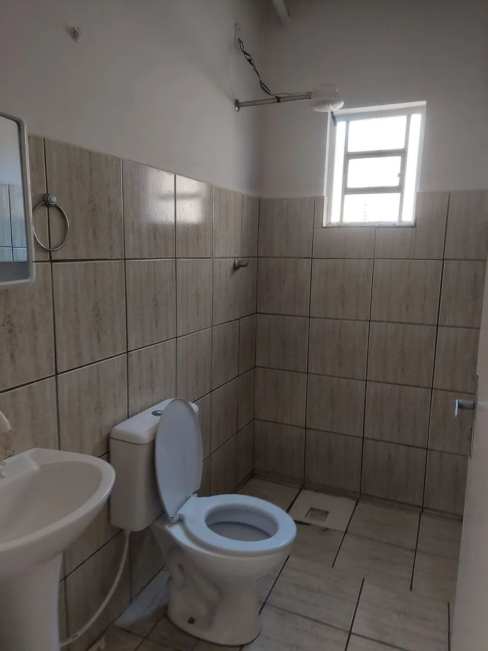 Casa de 02 cômodos e banheiro, com outras casas, no Morada do Sol! - Foto 5