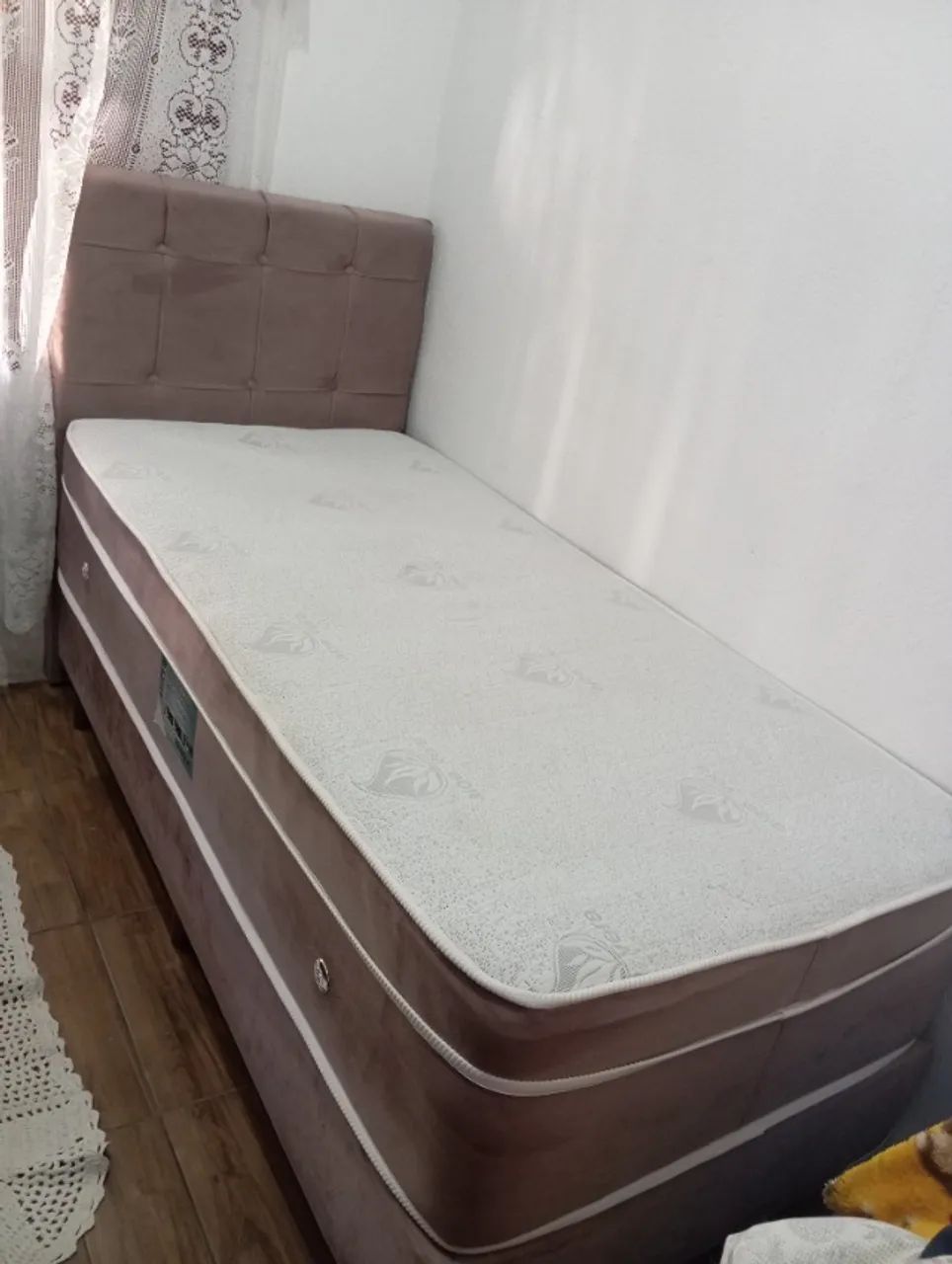 Cama solteiro semi nova
