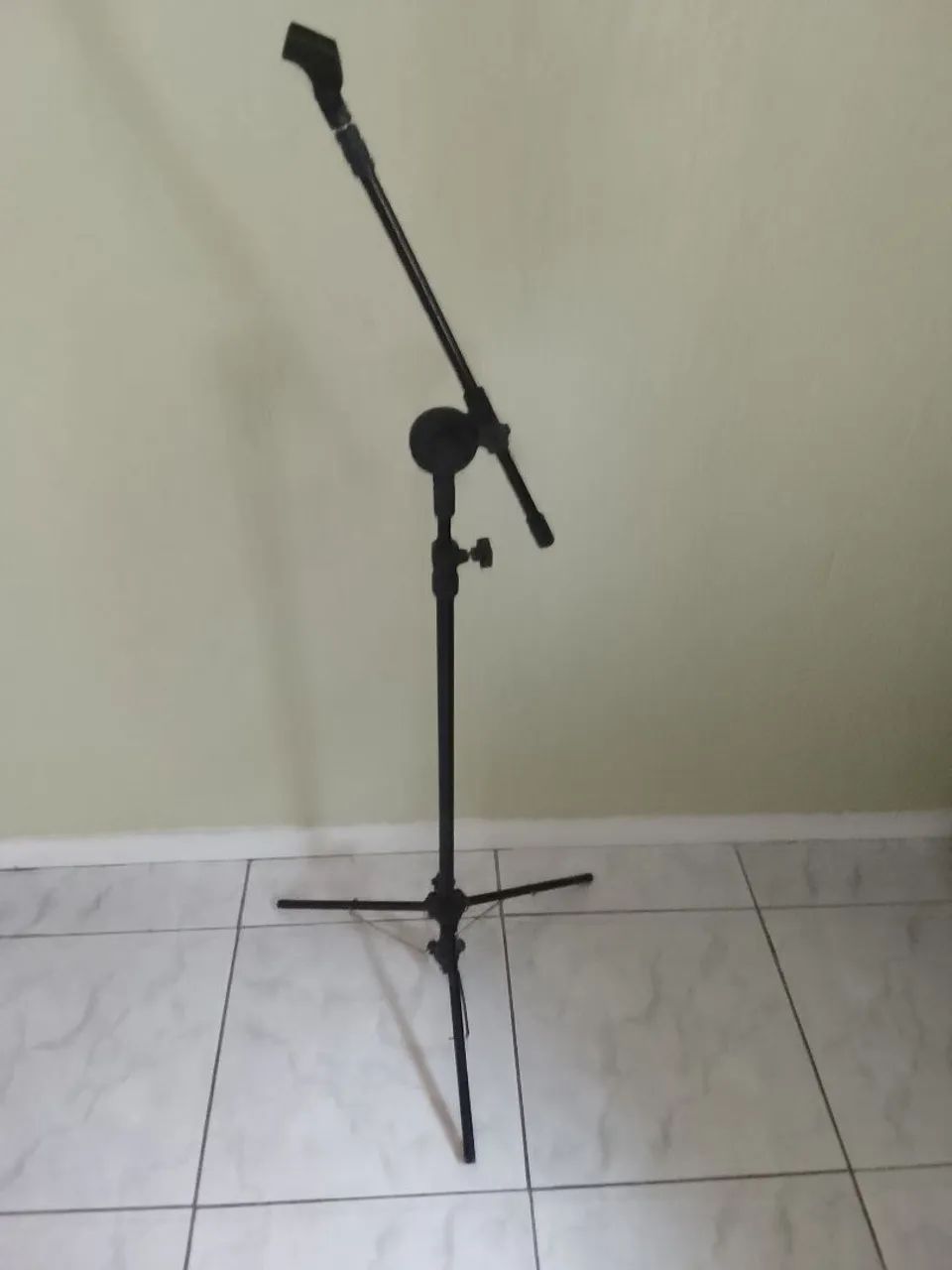 Pedestal tripé de microfone Lê Son