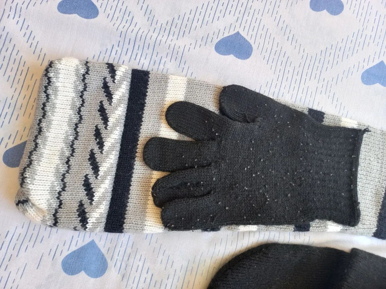 1 par de meião, 1 touca e 1 par de luvas em lã preta. - Foto 3