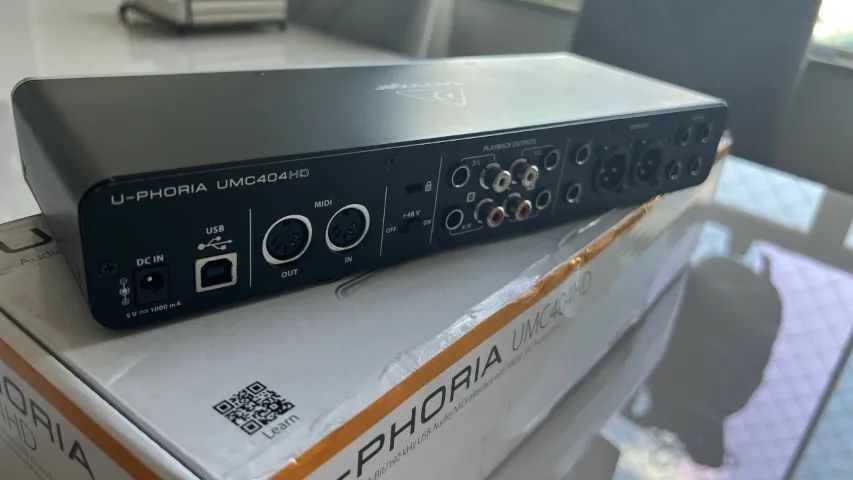  Interface de áudio Behringer U-Phoria UMC404HD - Foto 2