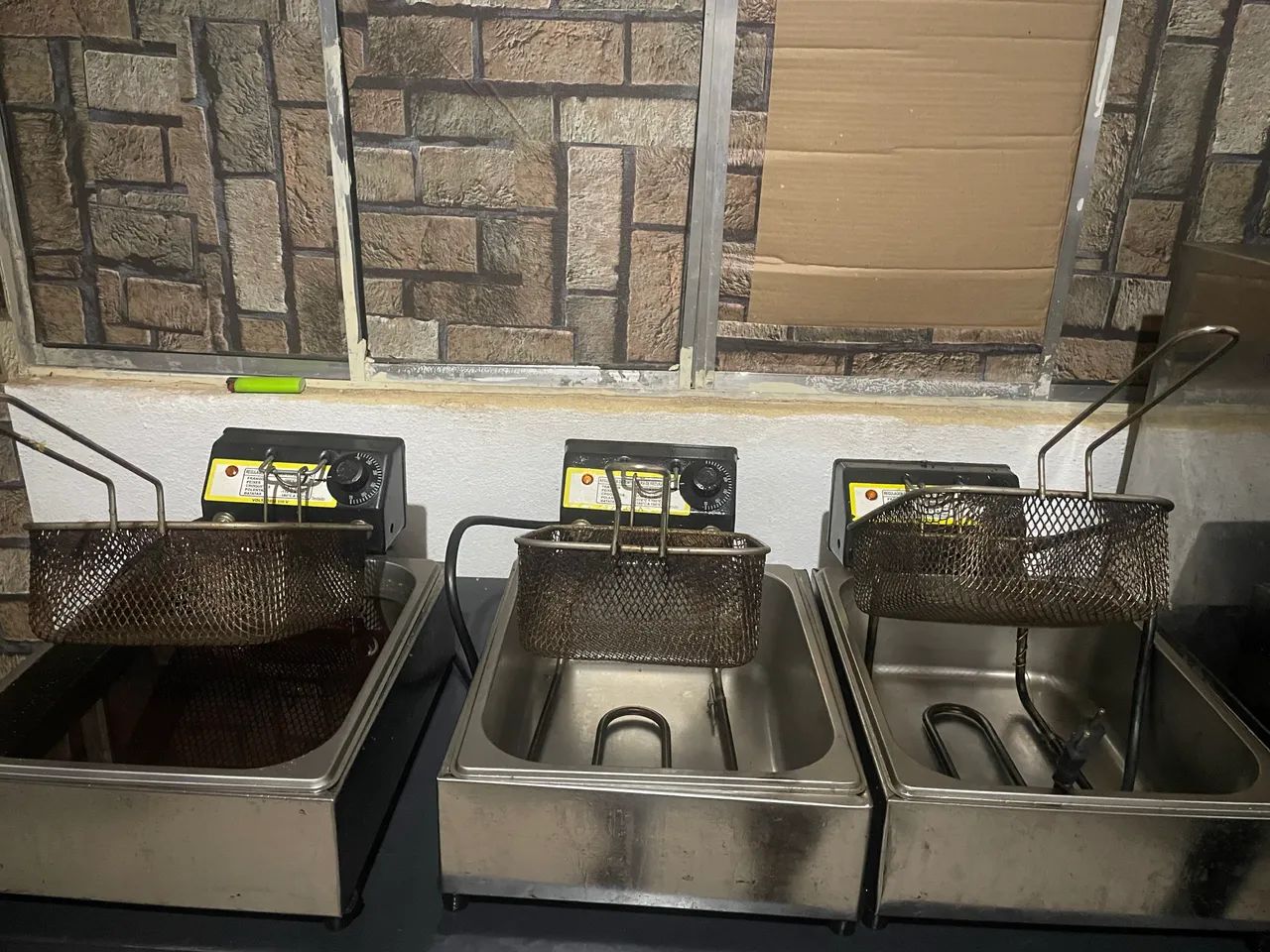 Vendo kit 3 fritadeiras elétricas 