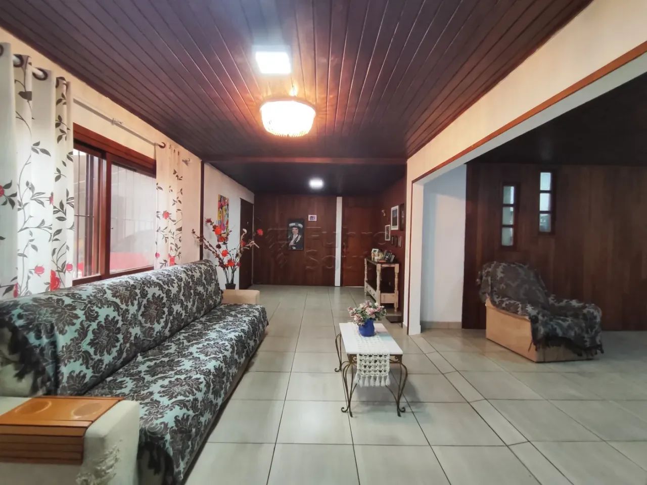 Casa ampla com 4 dormitórios (2 Suítes) e área gourmet completa!