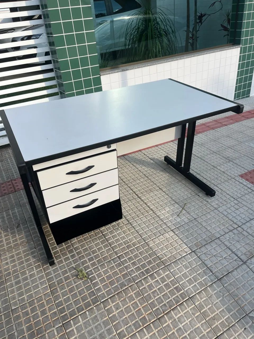 Mesa de escritório reforçada semi nova  - Foto 2