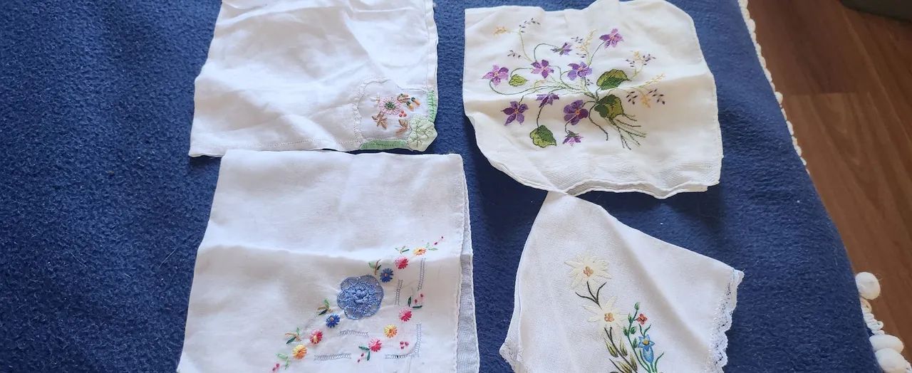 antigos lencinhos bordados à mão linho