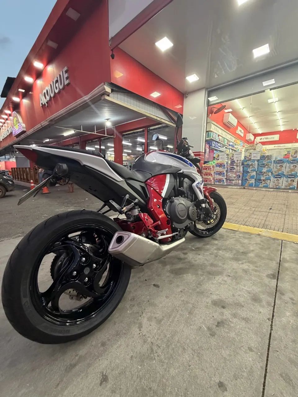Vende-se CB 1000 muito nova  - Foto 2