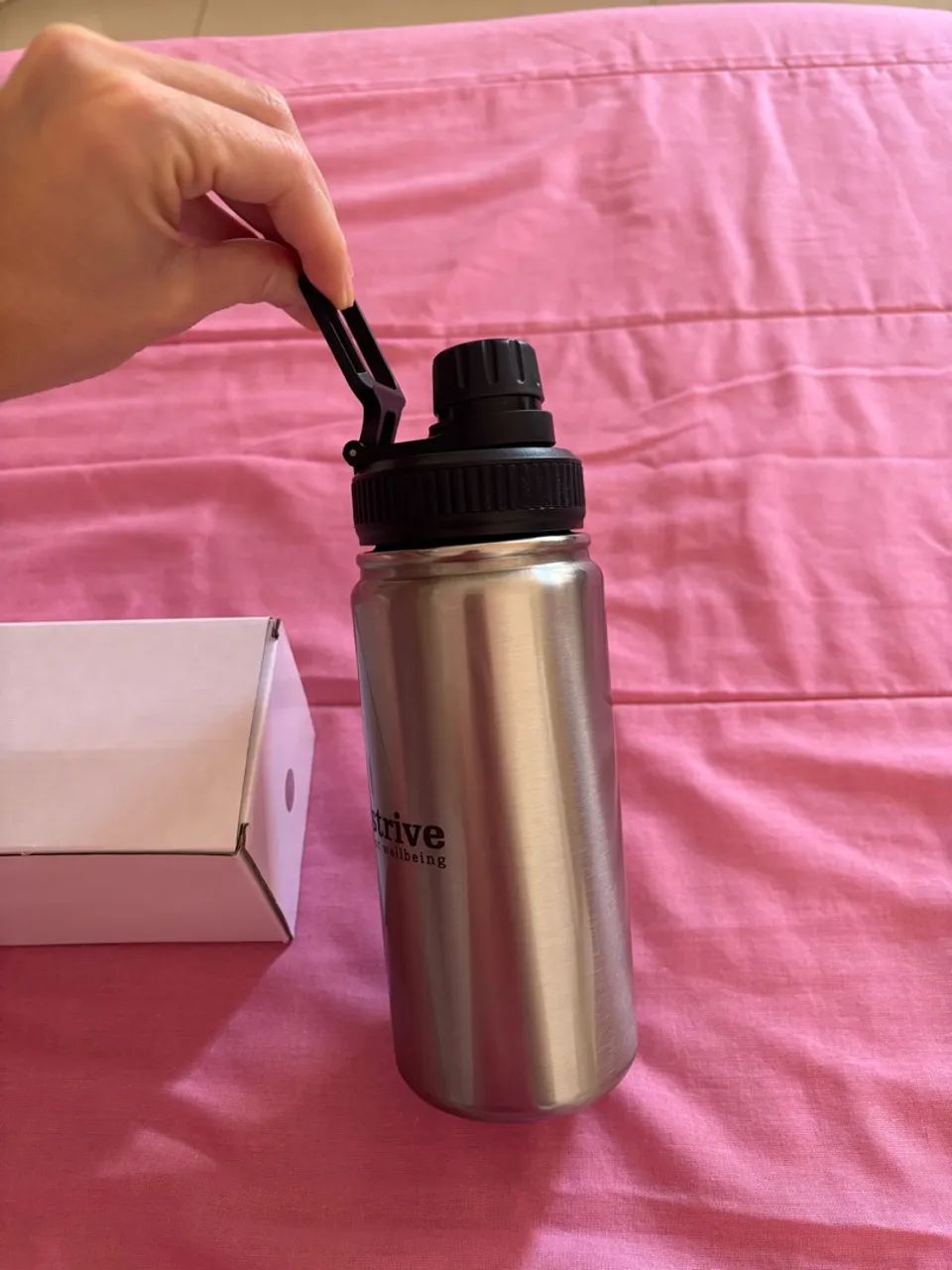 Garrafa térmica nova em aço inox 600ml - Foto 5